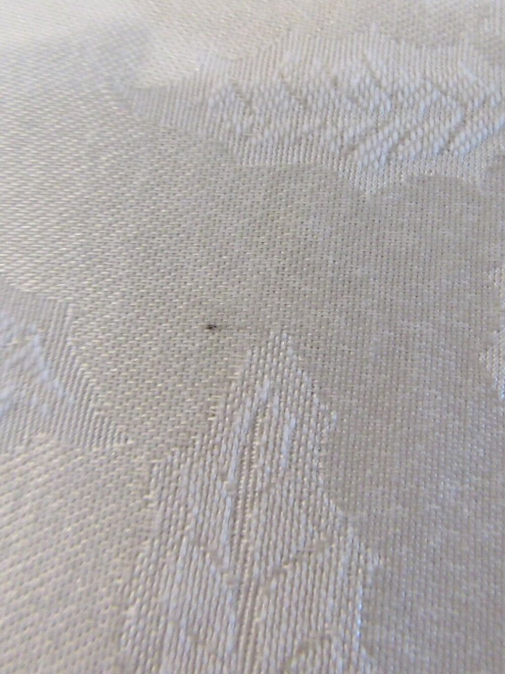 Christmas Round Table Cloth In nice shape - Picture 15 of 15